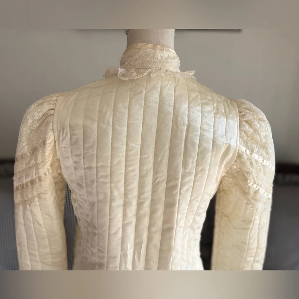 VTG Jessica's Gunne Sax Quilted Long Sleeve Satin
Lace Trim Open Prairie Jacket - Picture 7 of 16